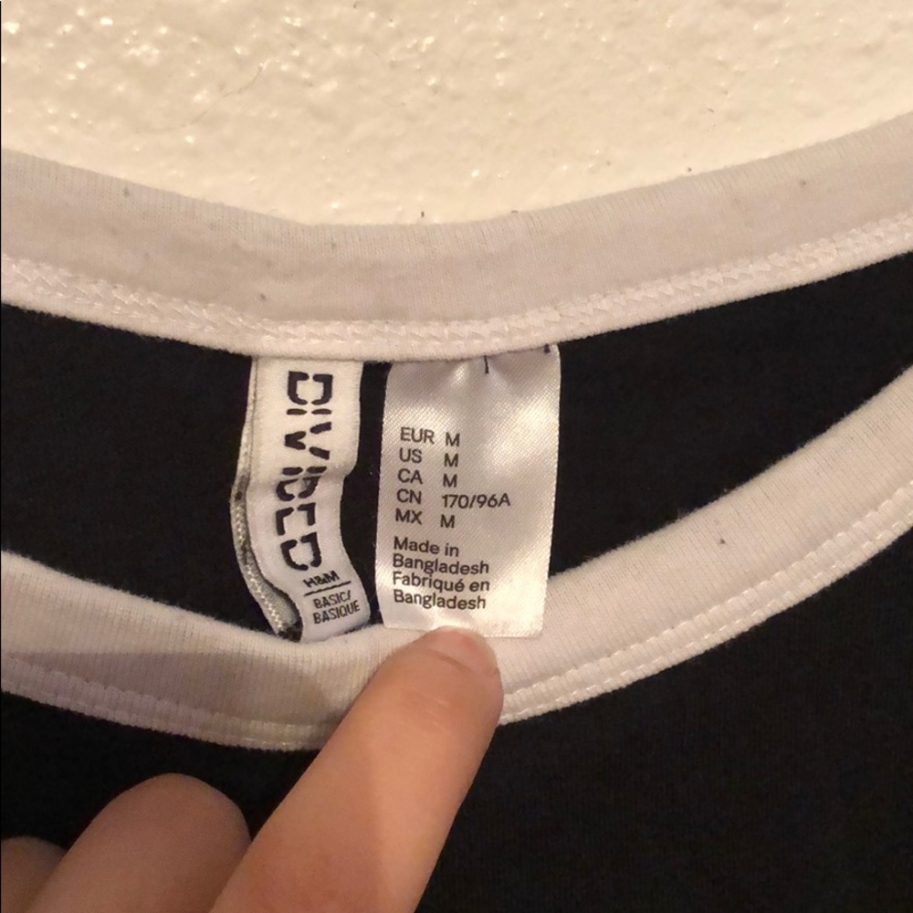 H&M shirt - Picture 2 of 2